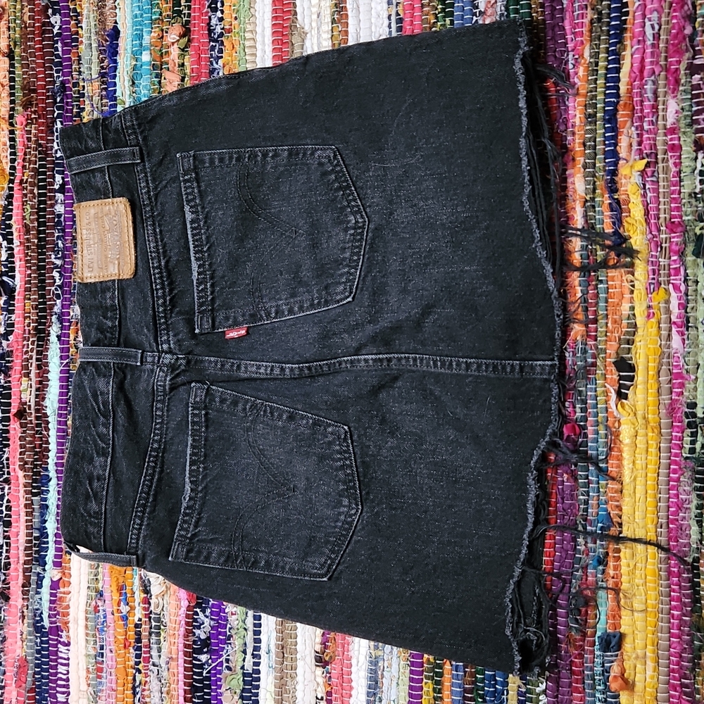 Levi's Premium Deconstructed Jean Skirt Dark Wash size 26 - Picture 4 of 7